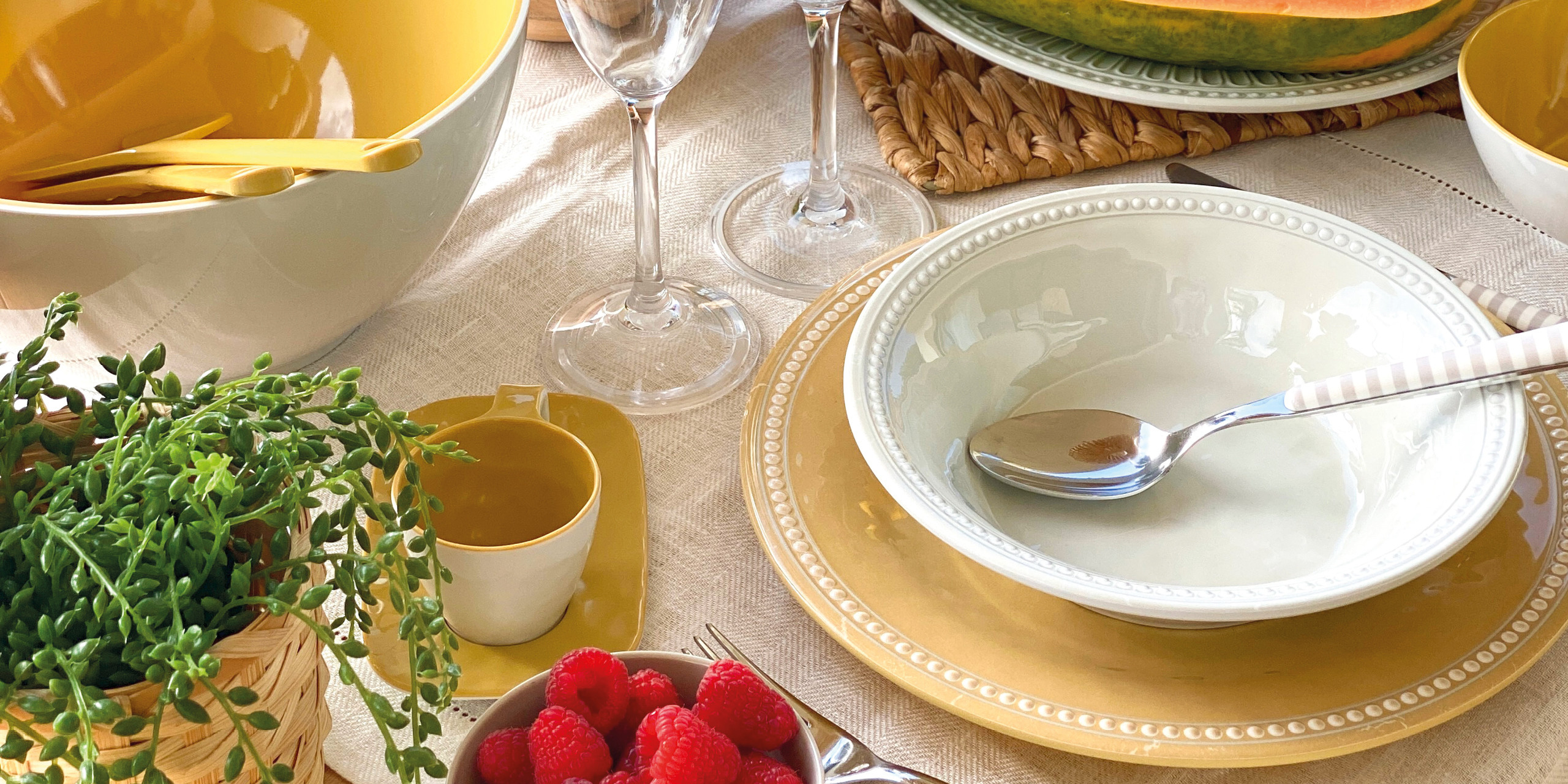 Campinggeschirr aus Melamin, Porzellan und Tritan oder Polycarbonat