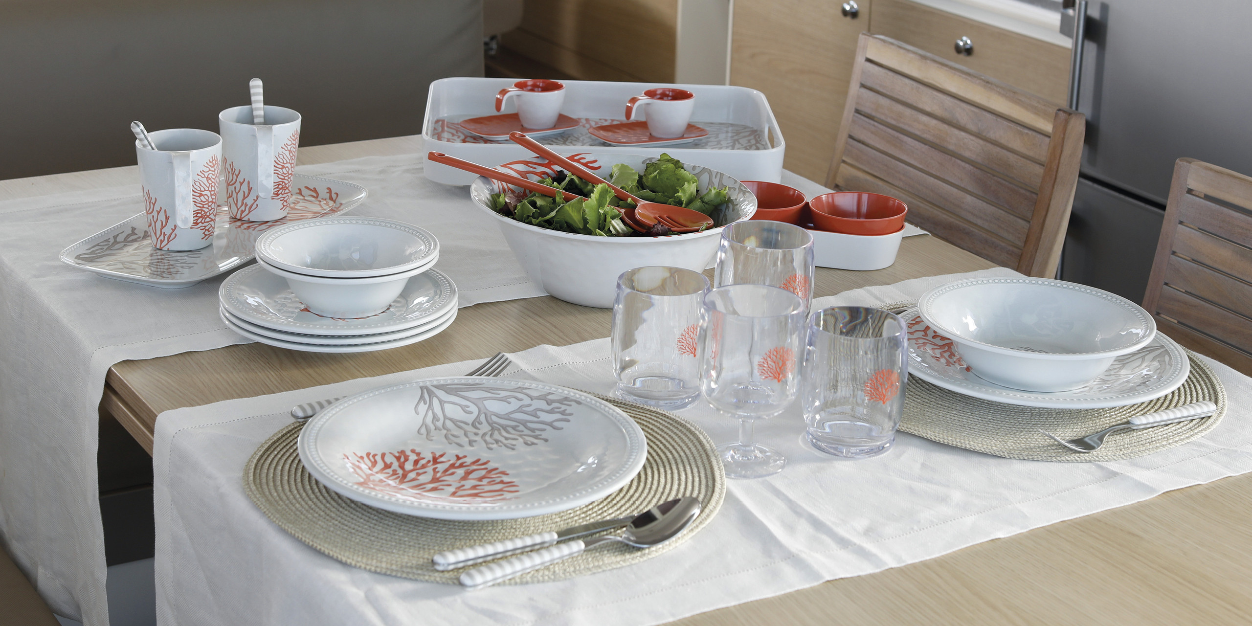 Campinggeschirr aus Melamin, Porzellan und Tritan oder Polycarbonat